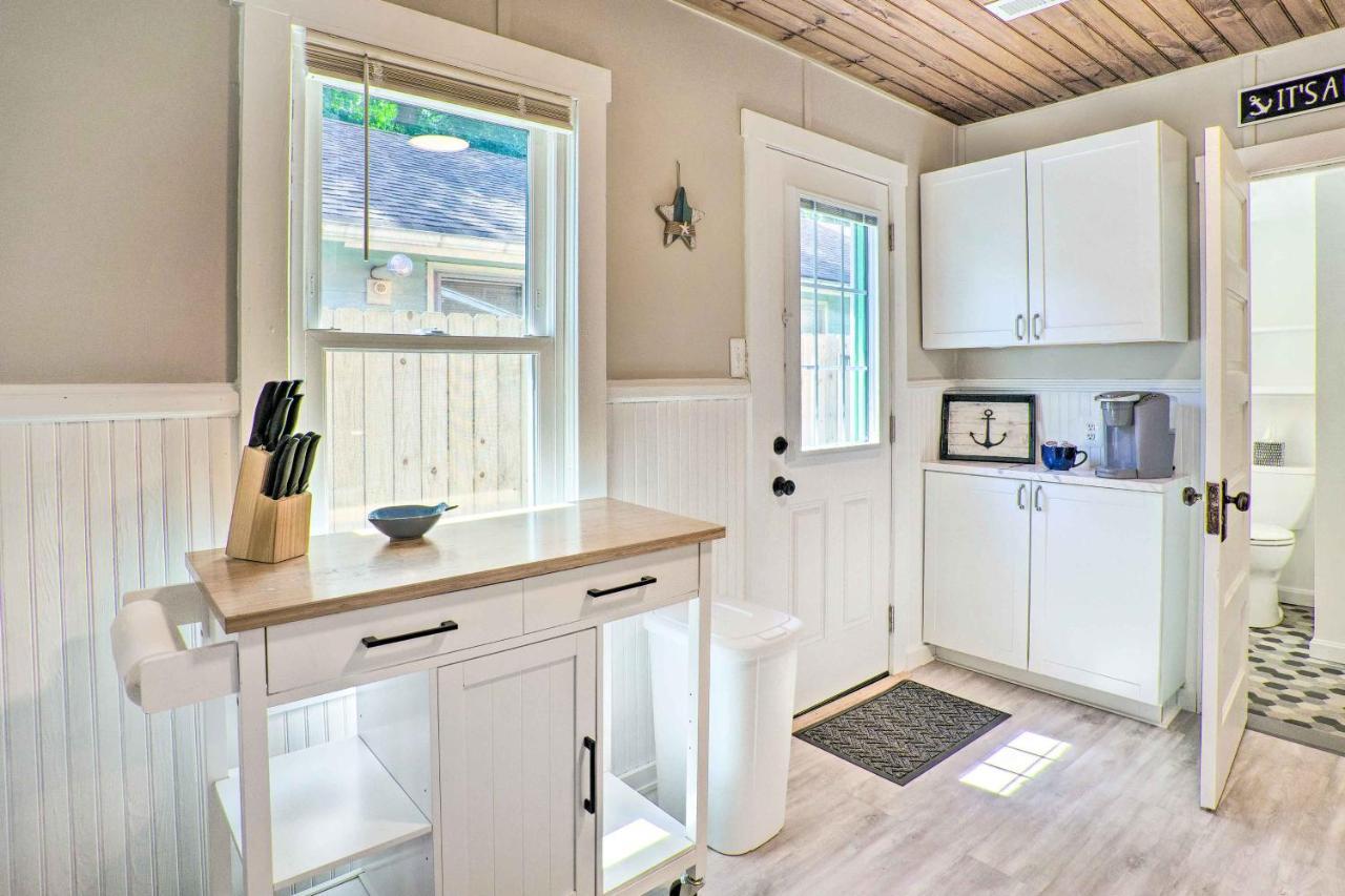 Chic Cottage With Private Yard Steps To Beach! Colonial Beach Exterior foto