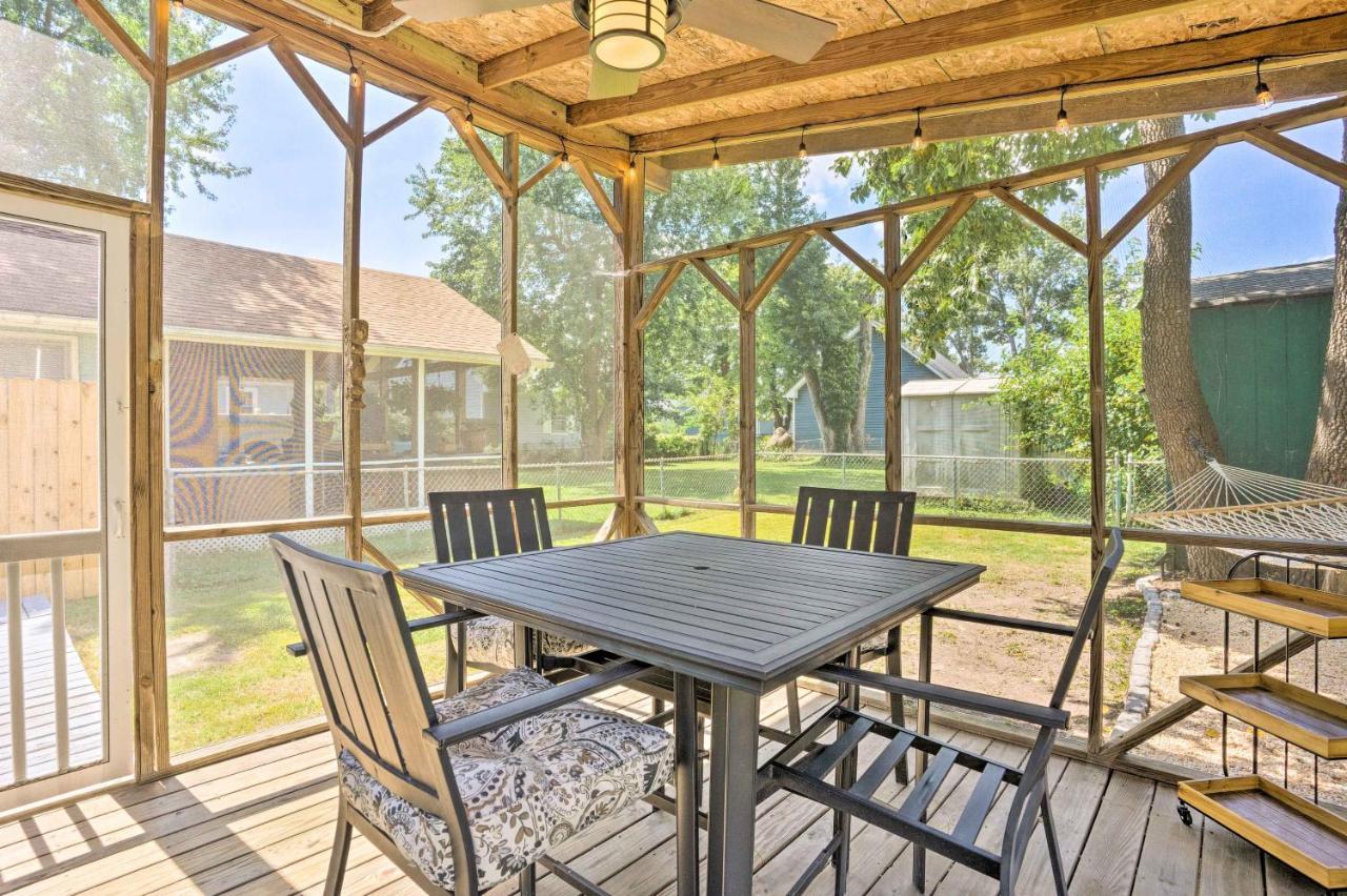 Chic Cottage With Private Yard Steps To Beach! Colonial Beach Exterior foto